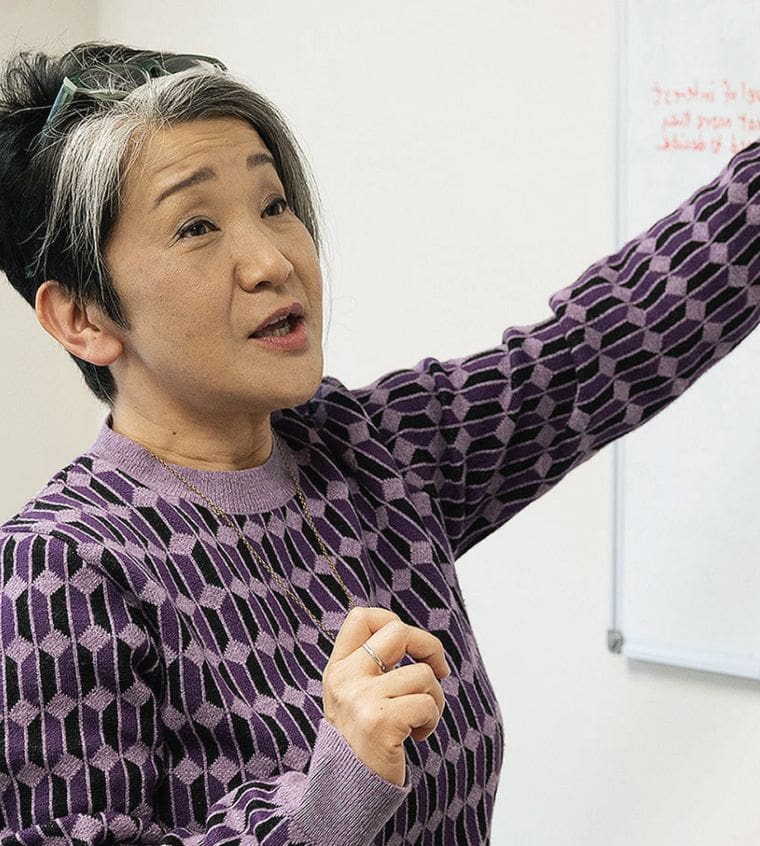 f2g employee drawing on whiteboard in a meeting